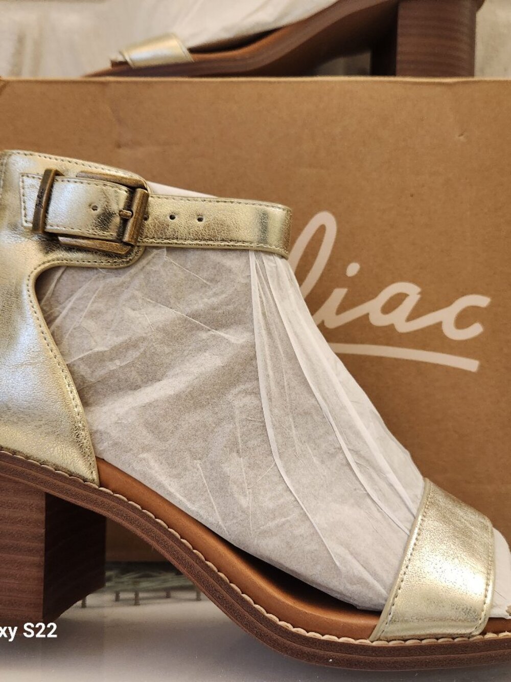 Zodiac "Isla" Gold Block Heeled Sandals. NIB. Size 9